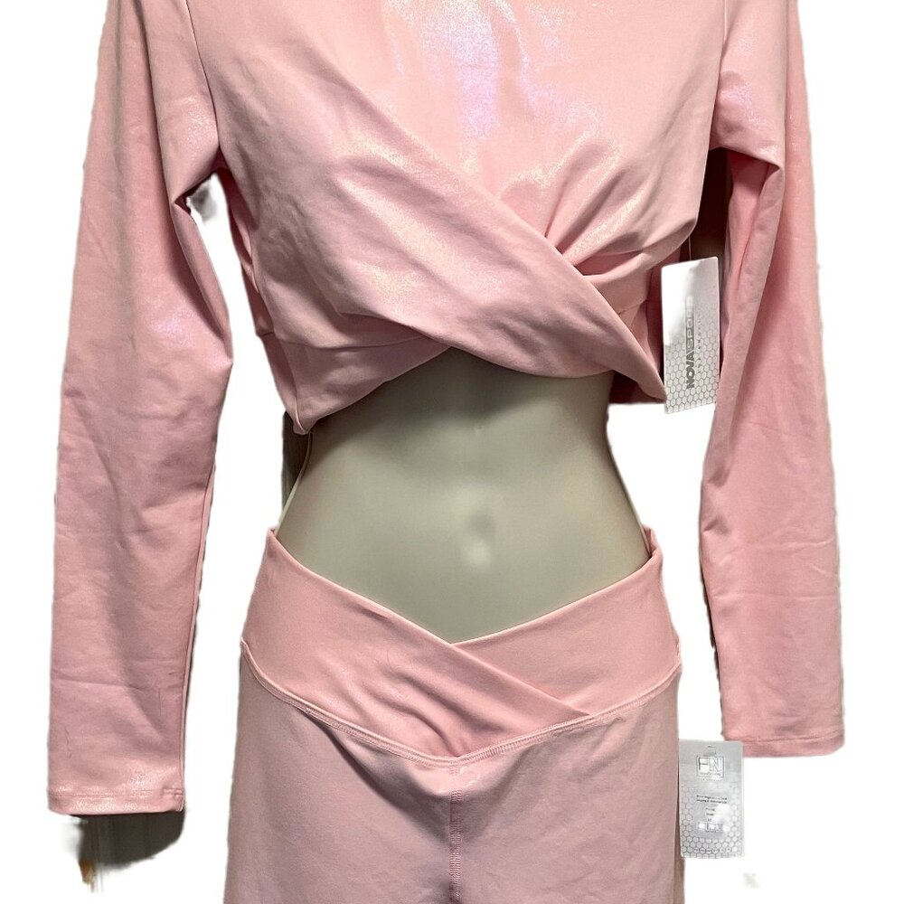 NWT Nova Sport 2 Piece Shine Bright Active Twist Set Size: Medium